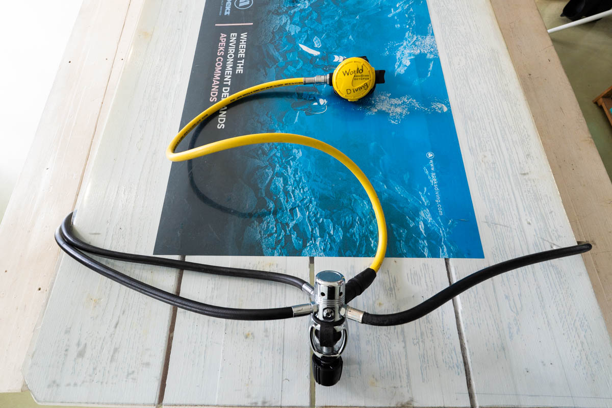 予備の空気源(オクトパス)が右の場合