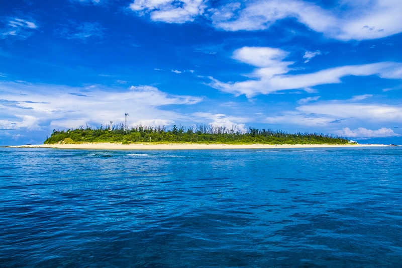 沖縄最後の秘境「水納島」で体験ダイビング