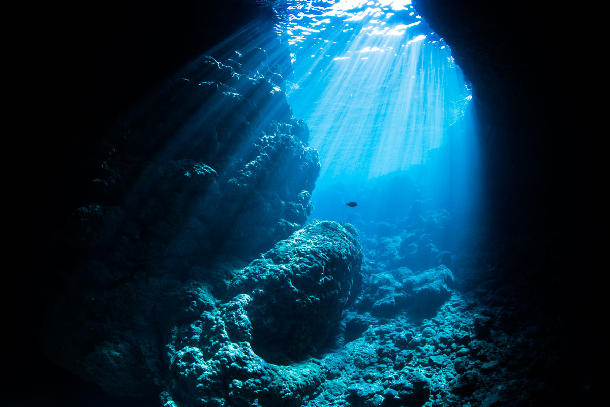 恩納村の青の洞窟