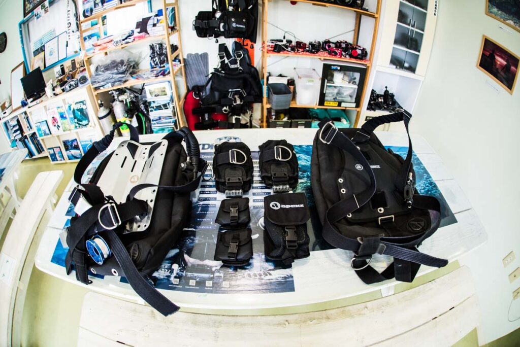 BCD(ダイビング器材)の選び方とおすすめのバックフロート
