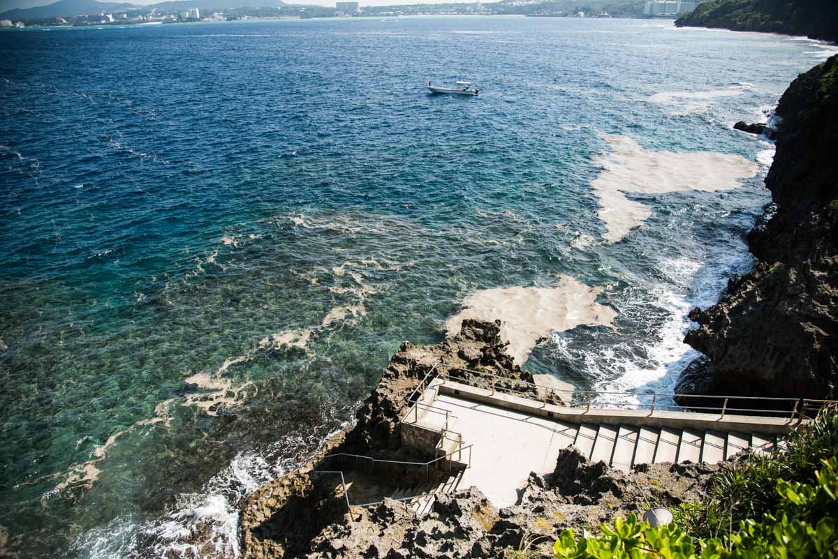 真栄田岬(青の洞窟)の軽石