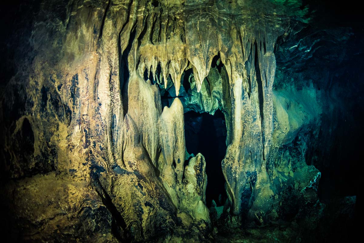 2万年前の宜名真海底鍾乳洞