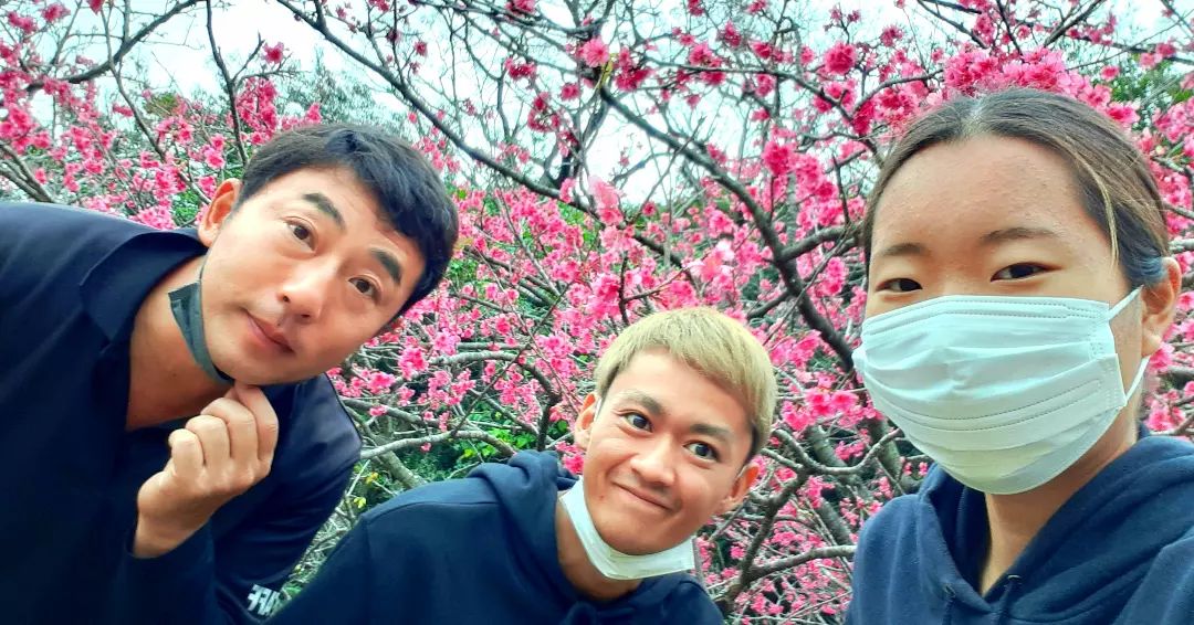 沖縄に桜の季節がやって来ました🌸

ブログUPしましたので是非、ご覧くださいませ～
https://www.owd.jp/weblog/travel/okinawa-motobu-sakura/

投稿者　azusa

沖縄ダイビングライセンス取得‼️一人旅や少人数の方がメインのプライベートスクール🎓🏫
安心の女性インストラクター在中
☺️🥰
PADI・SDIライセンスコース。青の洞窟や離島、テクニカルダイビング、沈没船、水中洞窟などなど、随時
コースは開催しております‼️
また、インストラクターの育成も充実✨✨
恩納村にお越しの際は是非、World Divingにお立ち寄りください🤗🤗🙌
.
.
#沖縄 #恩納村 #仲泊 #恩納村観光 #沖縄旅行 #海 #海好きな人と繋がりたい #ワールドダイビング #ダイビング #体験ダイビング #スノーケリング #ファンダイビング #ライセンスコース #WorldDiving #see #scubadiving #Leisurediving #PADI #PADIJAPAN #Discoverdiving #SDI #TDI #ERDI #DANJAPAN #女性スタッフ #コロナ対策 #沖縄桜 #沖縄さくら #もとぶ八重岳桜まつり #日本一早く咲く桜