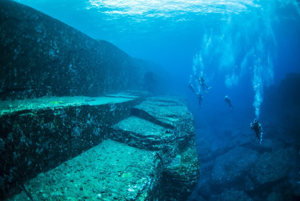 与那国海底遺跡　古代遺跡説VS自然地形説