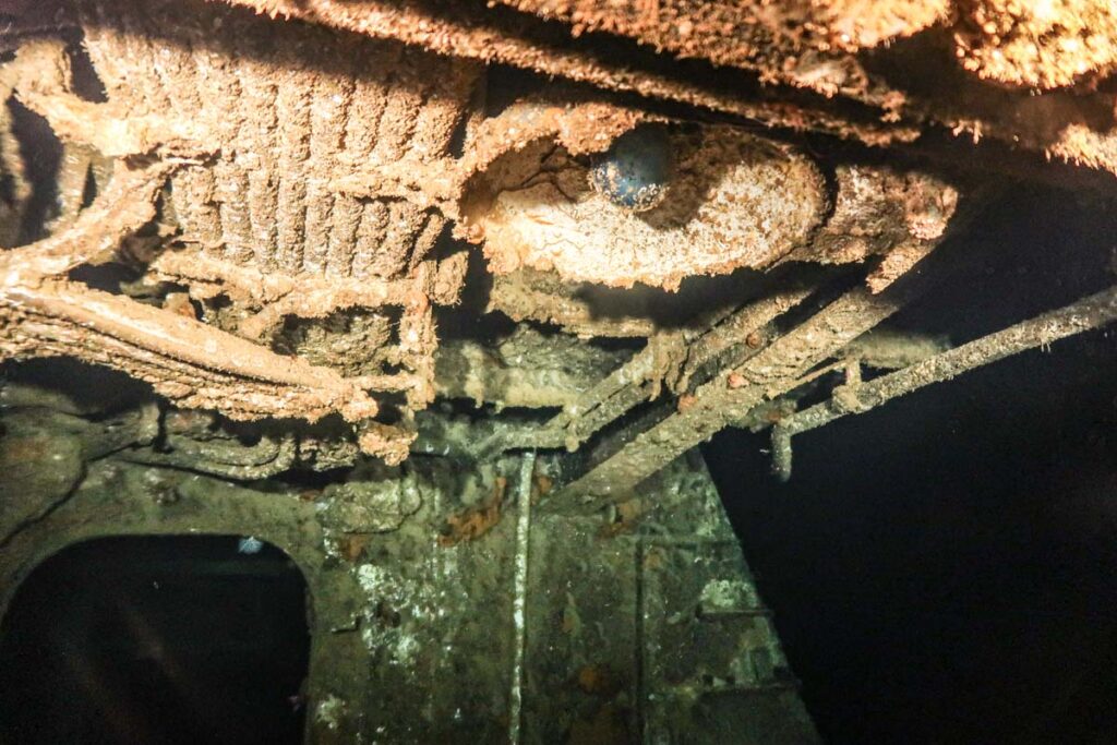 エモンズ(USS Emmons)の白熱電球・マツダ(Mazda)