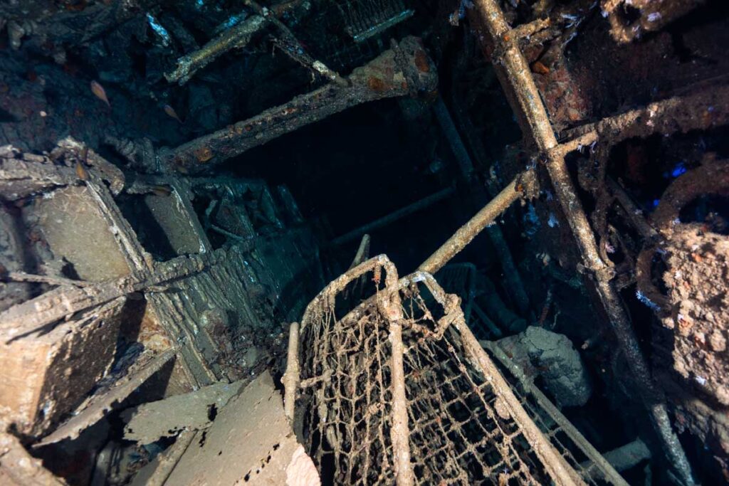 エモンズ(USS Emmons)の寝室・ベッドのスプリング