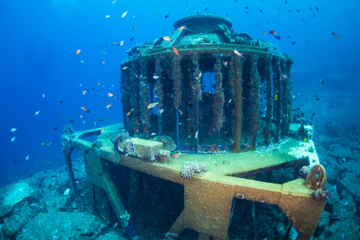 「秘密基地」の水深20M前後の人工物