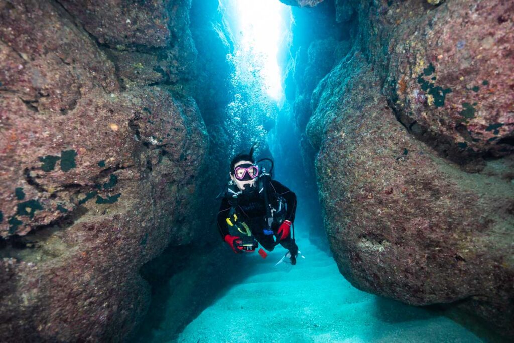 ダイバーとクレパスの光