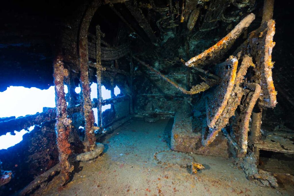 寝室・エモンズ(USS Emmons)の沈没船