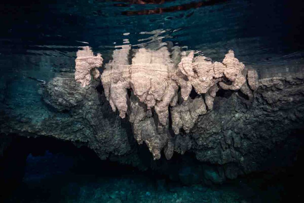 海底洞窟・トライアングルホール ②