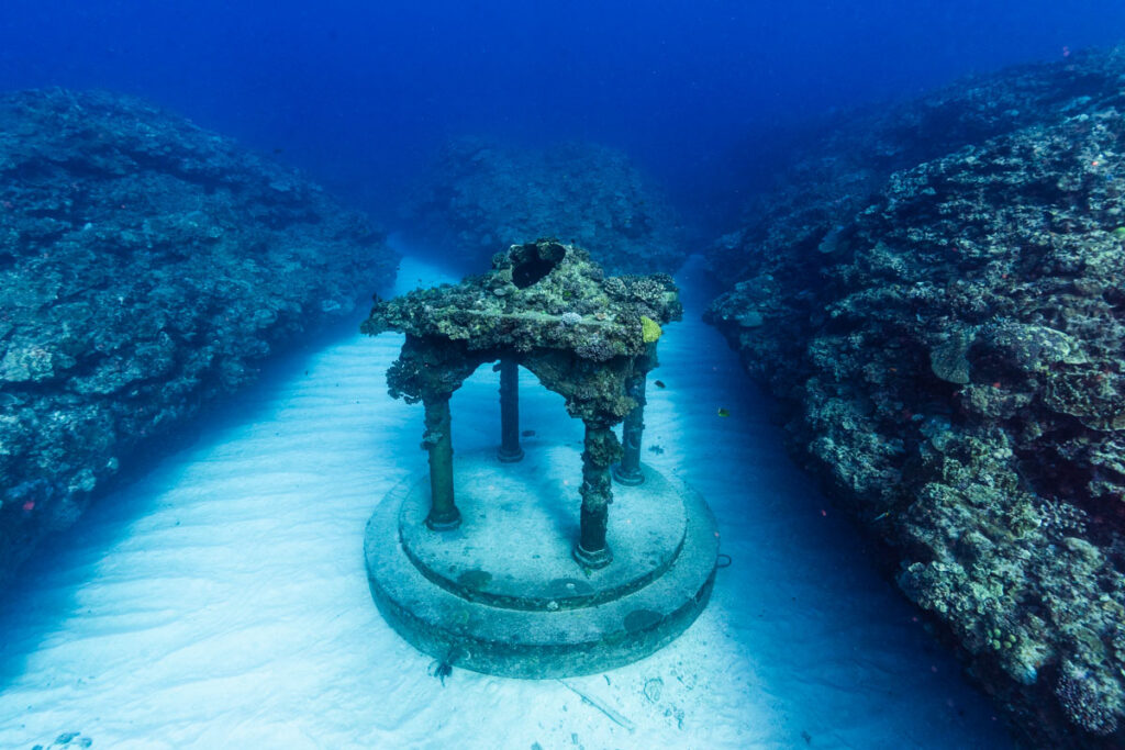 【海中宮殿】与論島に古代ギリシャ宮殿