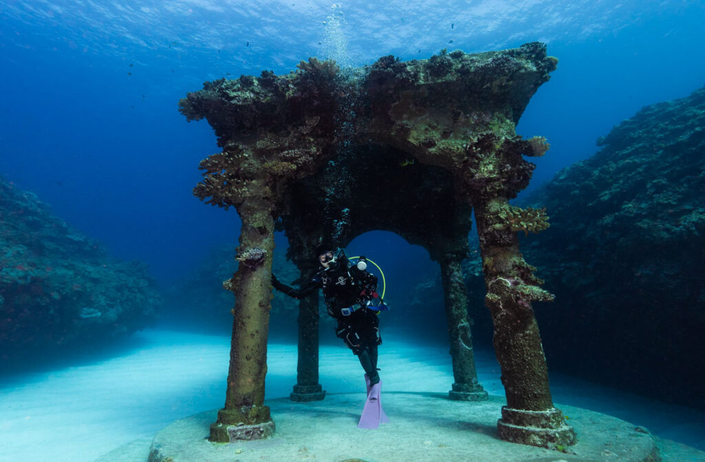 【海中宮殿】古代ギリシャ宮殿とダイバー