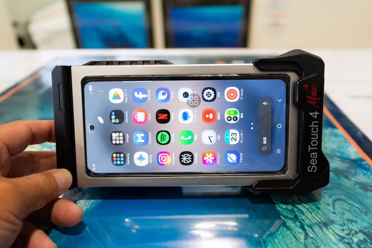 スマホ用の防水ハウジング・耐圧水深60m